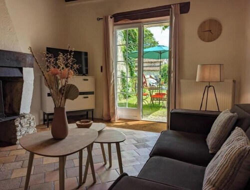Gîte Rose – Charmant Cocoon pour Deux avec Piscine Chauffée en Charente