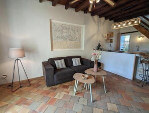 Living area - Gîte Rose - Charming Cocoon for Two with Heated Pool in Charente (Chadurie)