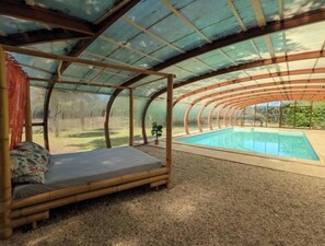 Pool - Gîte Rose - Charming Cocoon for Two with Heated Pool in Charente (Chadurie)