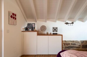 Interior - Holiday Home 'With Terrace' with Mountain View, Wi-Fi and Air Conditioning (Arga de Baixo)