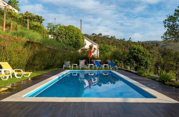 Pool - Holiday Home 'With Terrace' with Mountain View, Wi-Fi and Air Conditioning (Arga de Baixo)