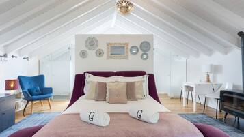 Tabla de planchar con plancha, wifi y ropa de cama