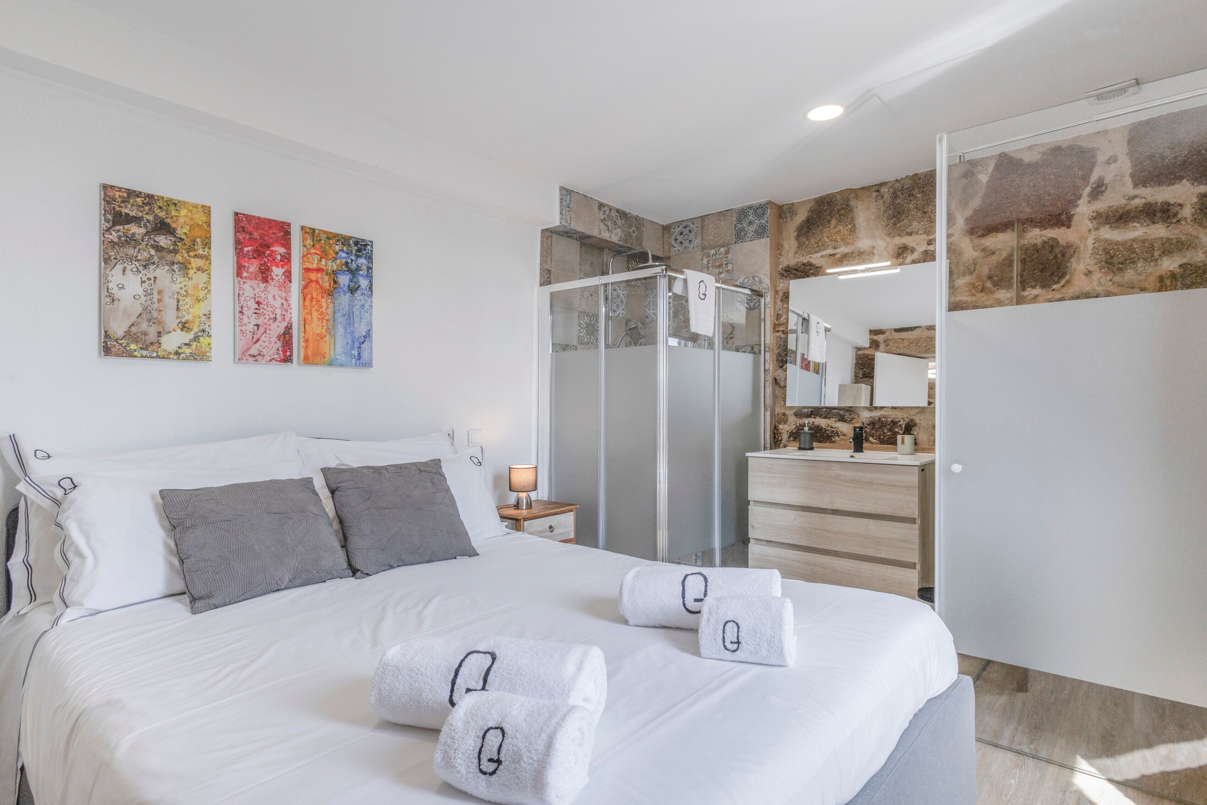 Iron/ironing board, WiFi, bed sheets