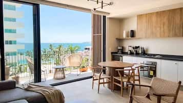 Comfort Apartment, Balcony, Beach View | Living area