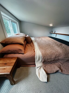 1 bedroom, iron/ironing board, free WiFi, bed sheets - Couples or Girls Getaway Relax & Explore Near Glacier National Park (Columbia Falls)