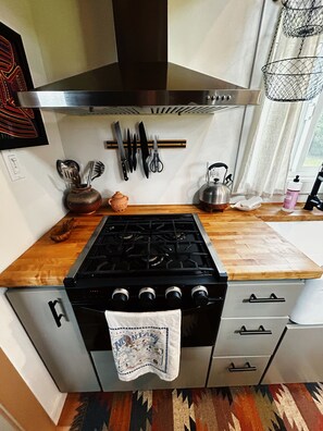 Fridge, microwave, oven, stovetop - Couples or Girls Getaway Relax & Explore Near Glacier National Park (Columbia Falls)