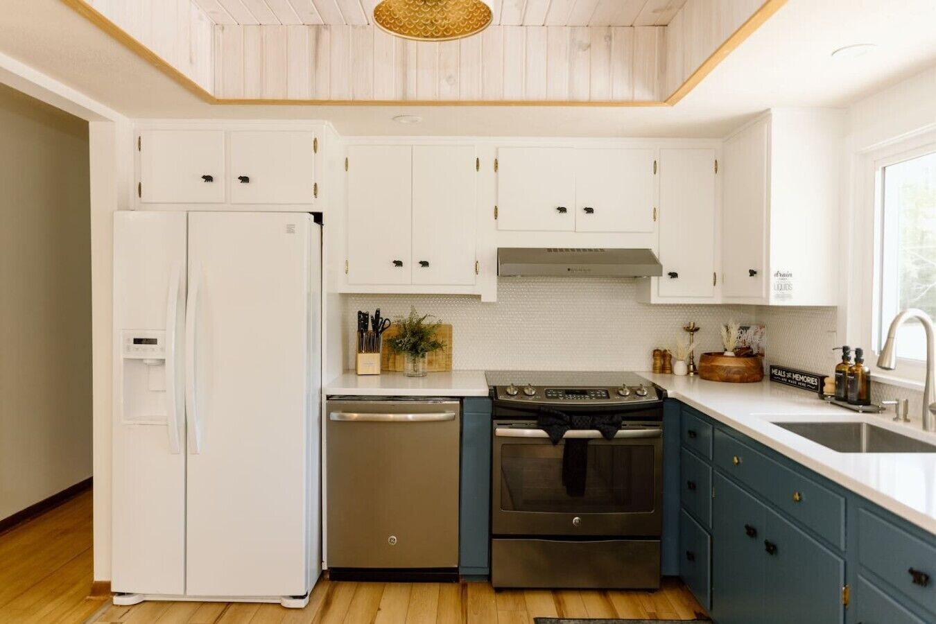 Refrigerador, microondas, horno y parrilla de estufa 