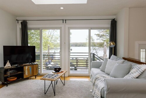 Lake-front Charm - Fire Pit | Kayaks | Beach Area