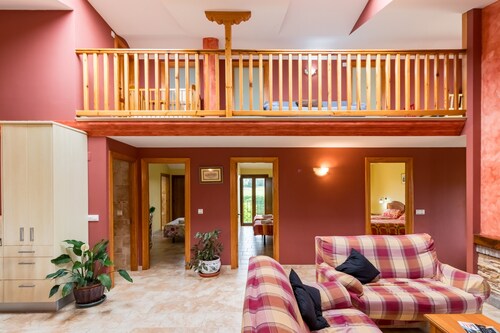 Country House 'La Venta Vieja De Langre' with Mountain Views, Private Garden & Wi-Fi