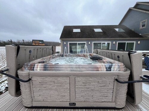 Deep Creek 365 Water Access 5 BR 5.5 BA Indoor Pool, Hot Tub, Theater, Dogs free