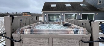 Deep Creek 365 Water Access 5 BR 5.5 BA Indoor Pool, Hot Tub, Theater, Dogs free