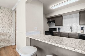 Fridge, microwave, stovetop, dishwasher