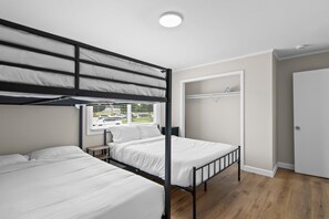Iron/ironing board, WiFi, bed sheets