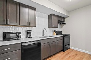 Fridge, microwave, stovetop, dishwasher