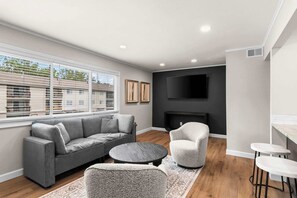 TV, offices - Newly Renovated Unit in Central Spfld! #203 (Springfield)