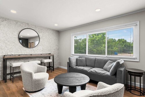 Newly Renovated Unit in Central Spfld! #203