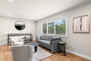 TV, offices - Newly Renovated Unit in Central Spfld! #203 (Springfield)