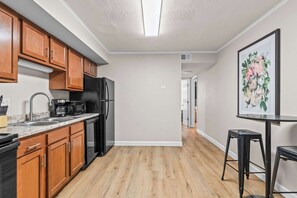 Fridge, microwave, stovetop, dishwasher