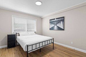 Room - Newly Renovated Unit in Central Spfld! #201 (Springfield)