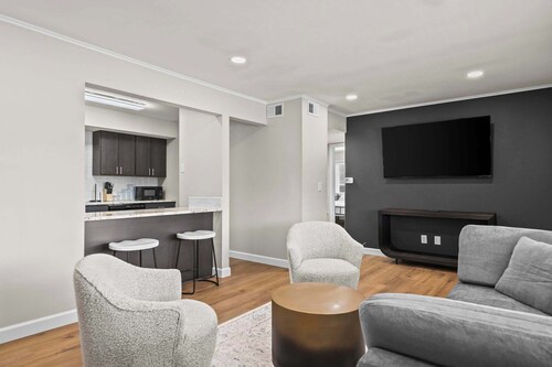 Newly Renovated Unit in Central Spfld! #304