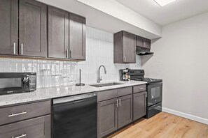 Fridge, microwave, stovetop, dishwasher