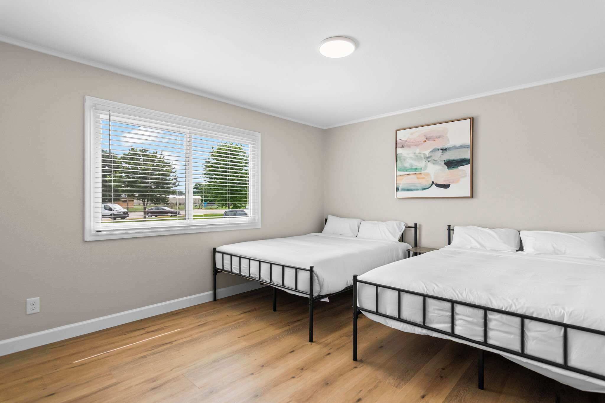 2 bedrooms, desk, iron/ironing board, WiFi