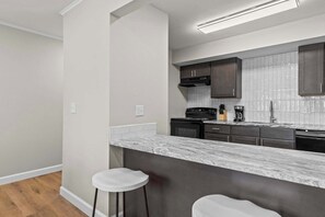 Fridge, microwave, stovetop, dishwasher