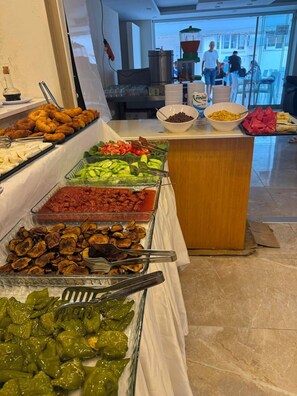 Breakfast buffet - Holiday Hotel (Erdemli)