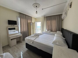 Family Quadruple Room | Free WiFi, bed sheets
