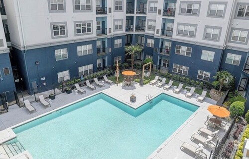 Cozy 2-bedroom apartment and 4min walking distance to Mercedes-Benz Stadium