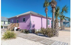Exterior - Charming Gulf Shores Retreat 3 Bedroom House With Private Entrance (Gulf Shores)