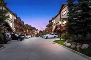 Property grounds - Hot Tub • Walk to Lifts/Town • Classic Colorado Ski Retreat (Breckenridge)