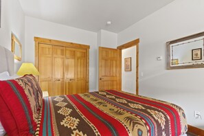 Desk, iron/ironing board, free WiFi, bed sheets - Hot Tub • Walk to Lifts/Town • Classic Colorado Ski Retreat (Breckenridge)