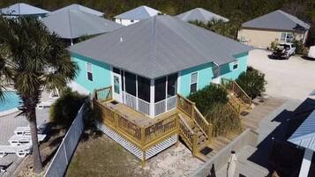 House, 3 Bedrooms, Smoking, Patio | Pool