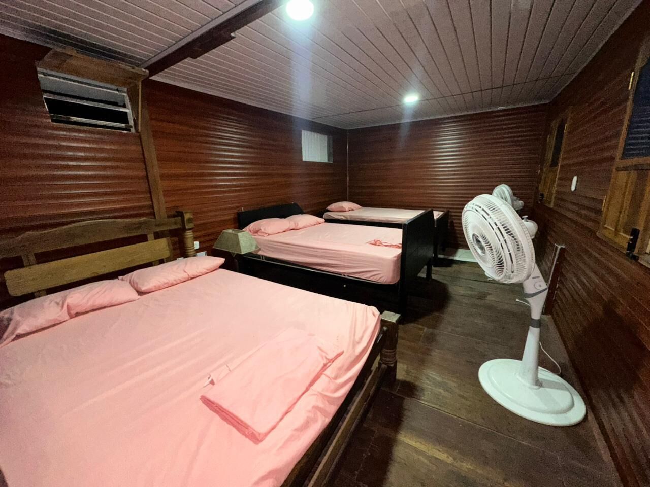 WiFi, bed sheets