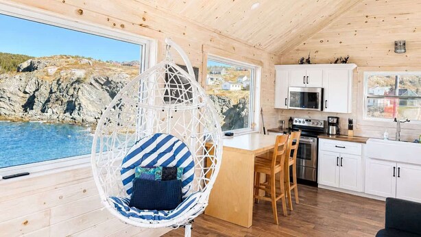 Coffee/tea maker, fridge, microwave, oven - The Pixie, Twillingate (Twillingate)