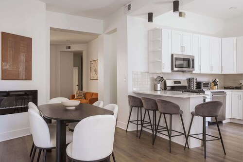 Penthouse Designer Loft 4W | GoldCoast/River North