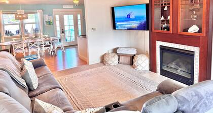 3 King Beds - Pool Table - Walk to the Beach Sleeps 8 - Pacific City, Oregon