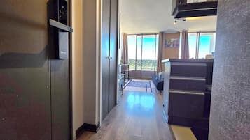 Executive Apartment, Balcony, Mountain View | Interior