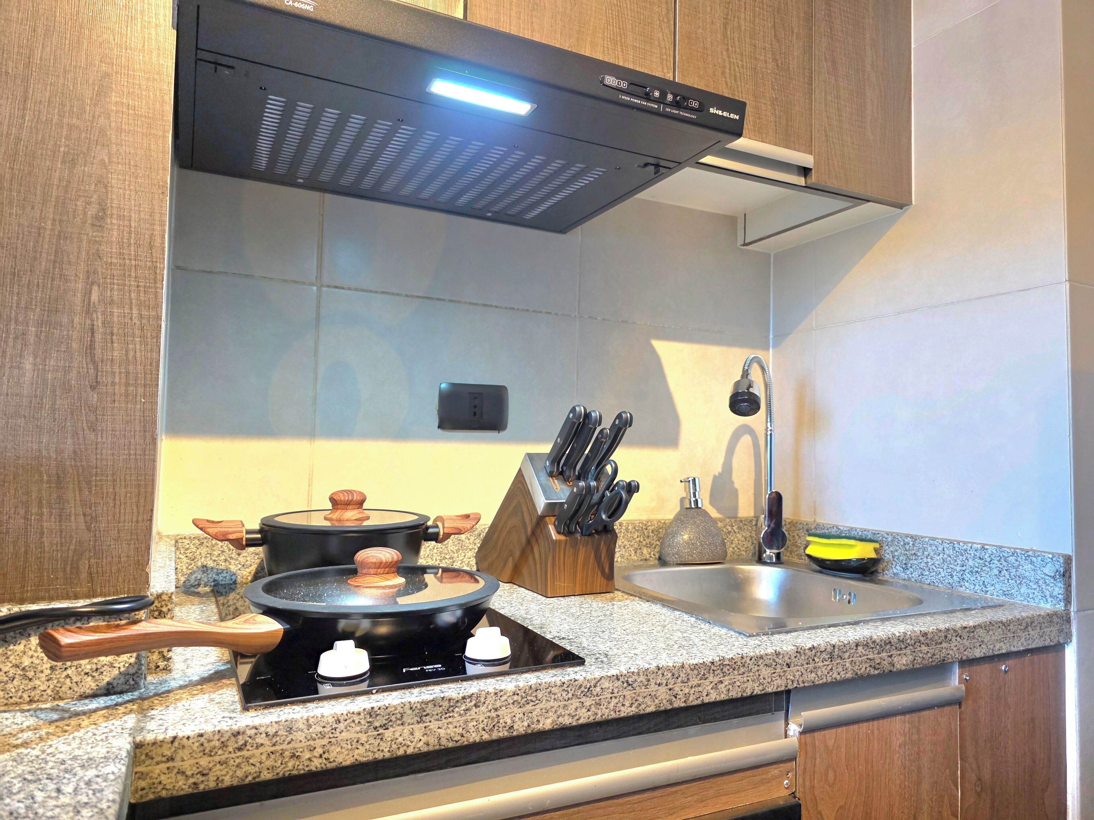 Apartamento executivo, sacada, vista para a montanha | Cozinha privada