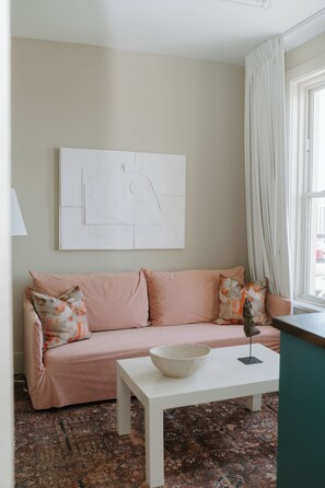 Comfort-huone, kaupunkinäköala | Oleskelualue
