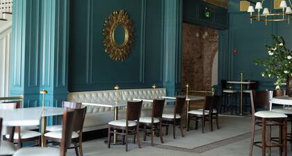 The St. Nicholas Hotel