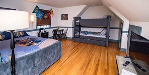 1 bedroom, free WiFi, bed sheets - The Rowling at The Manor on  Rosedale Bed & Breakfast  (Highspire)