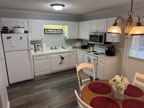 Private kitchen - Charming 2-bedroom condo in relaxing Starkville neighborhood! Great location!! (Starkville)