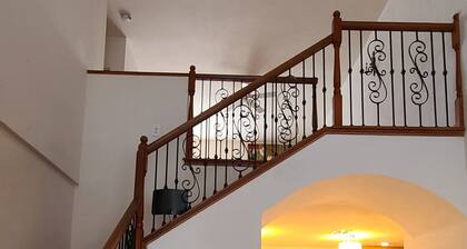 Beautiful spacious 5-bedroom house-10 beds-15 guests