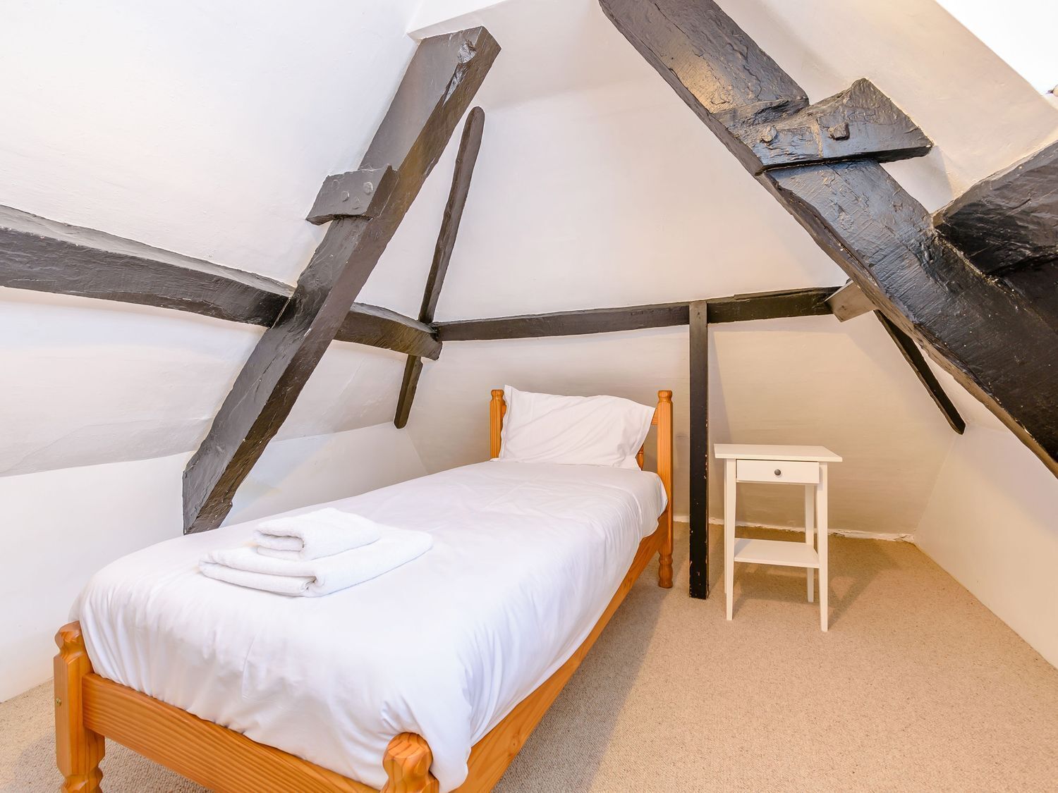 4 bedrooms, WiFi (free), individually decorated, individually furnished