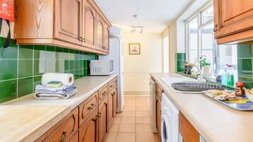 Dishwasher, cookware/dishes/utensils