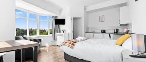 1 habitación, tabla de planchar con plancha, wifi y ropa de cama