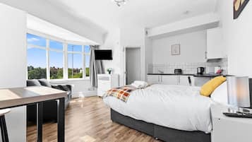 Iron/ironing board, WiFi, bed sheets