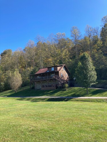 Secluded 3-bedroom cabin perfect for relaxing getaway along Kentucky River 